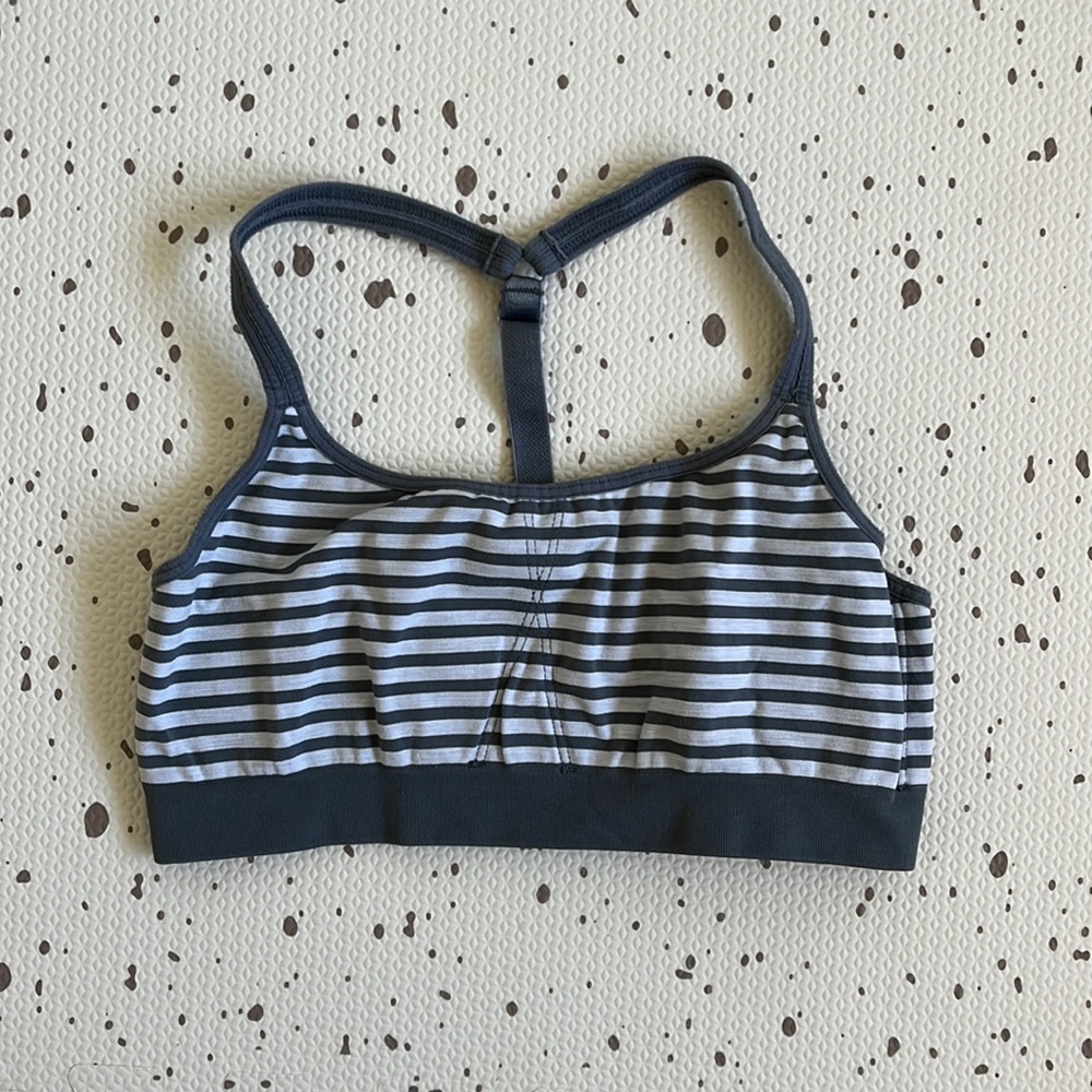 💘 ATHLETA - STRIPED GRAY & WHITE RACERBACK SPORTS BRA